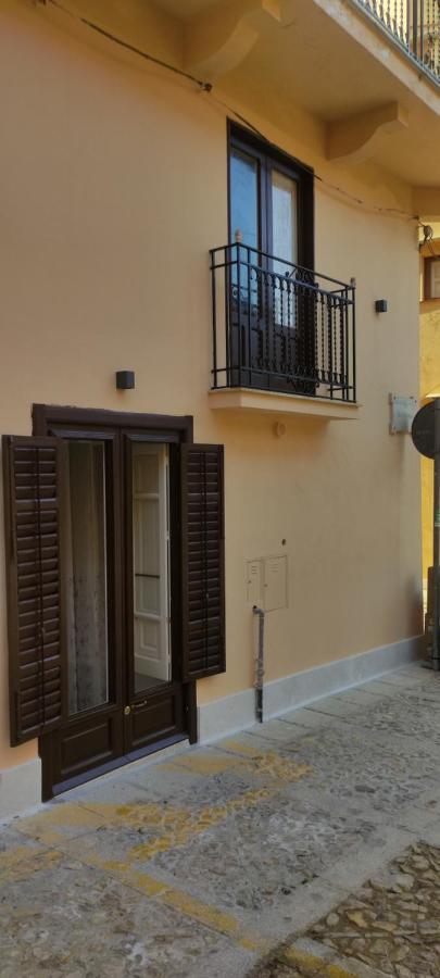 Casa Vacanze Margherita 卡斯泰拉马莱 外观 照片