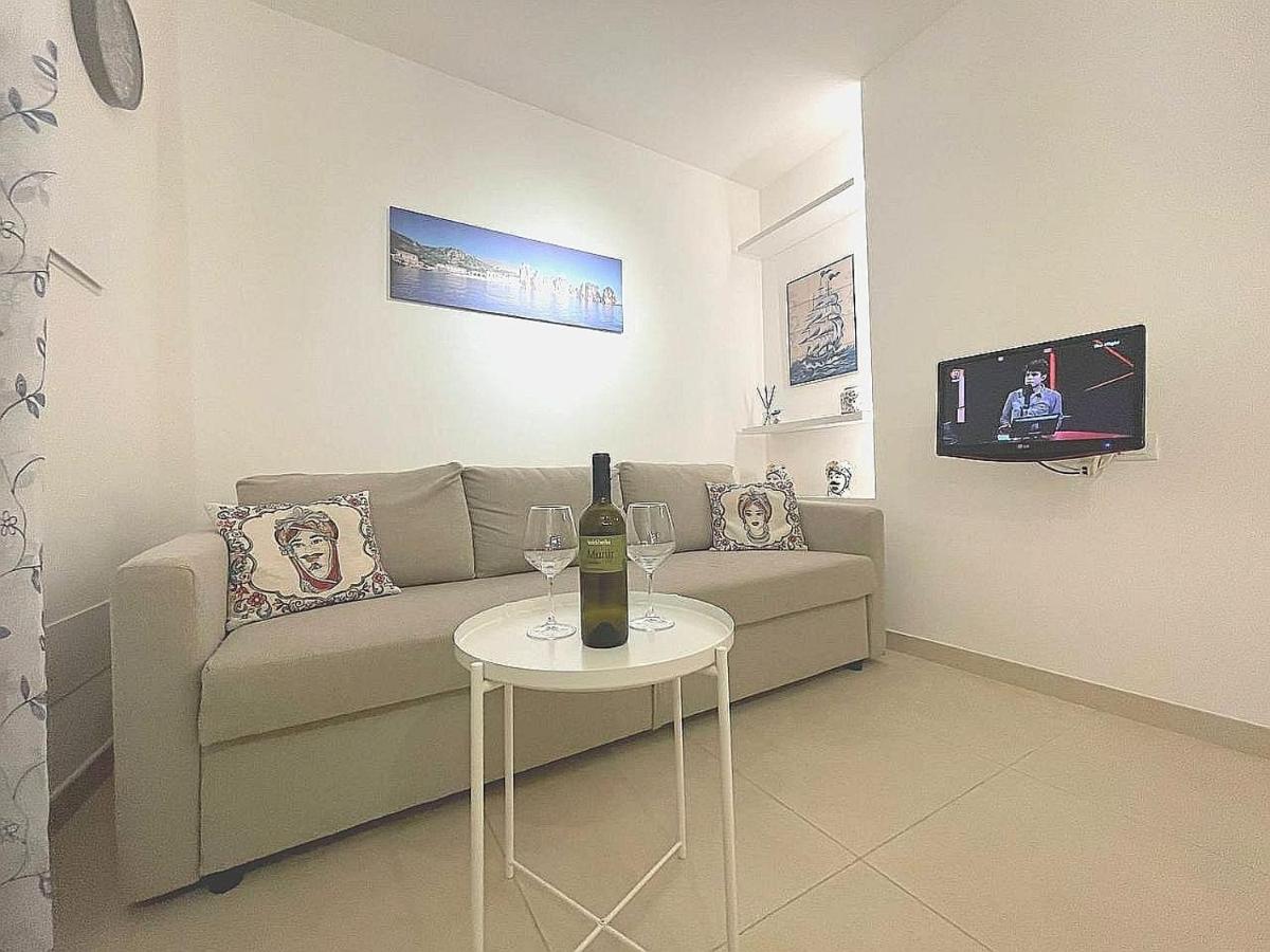 Casa Vacanze Margherita 卡斯泰拉马莱 外观 照片