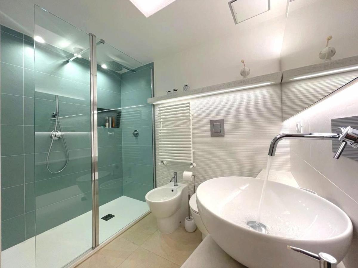 Casa Vacanze Margherita 卡斯泰拉马莱 外观 照片
