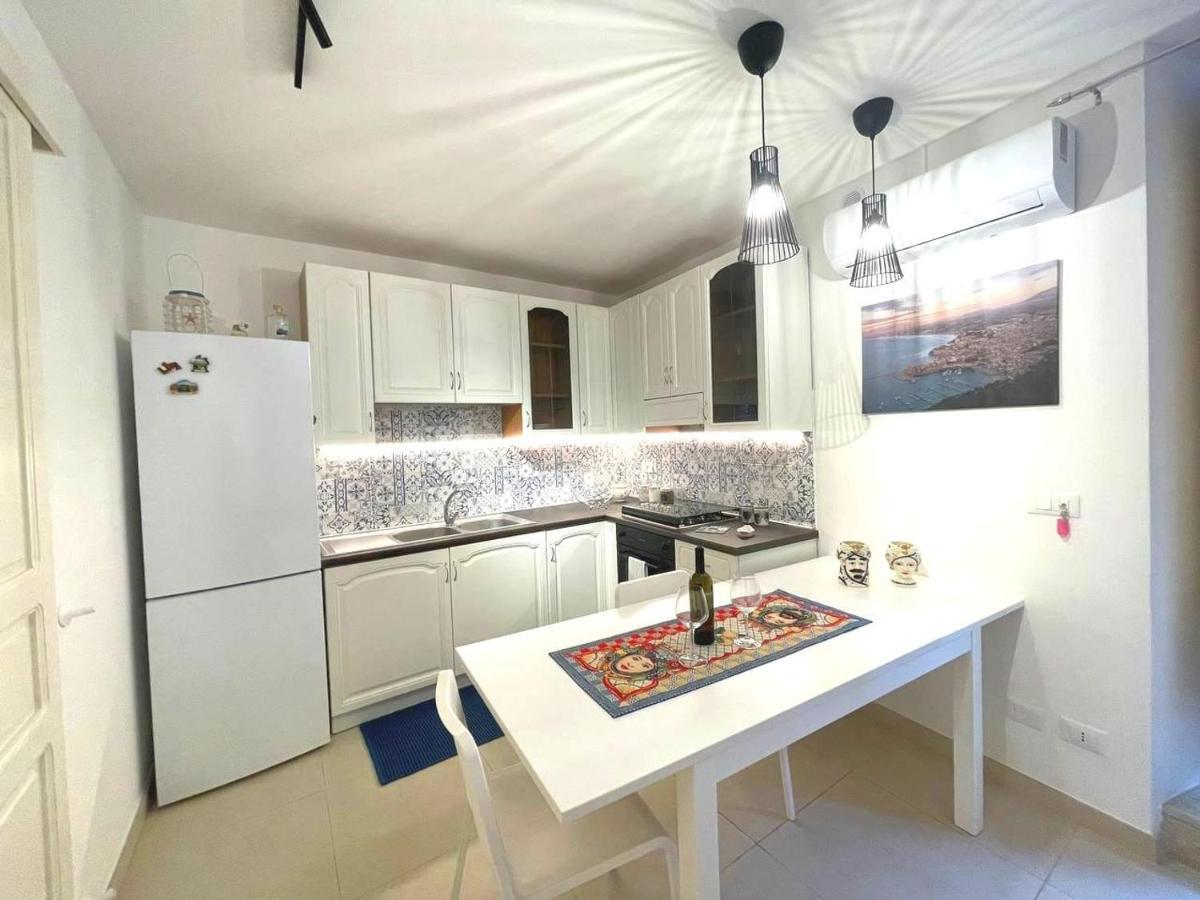 Casa Vacanze Margherita 卡斯泰拉马莱 外观 照片